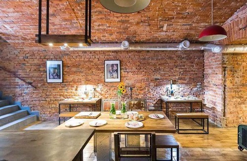 Wesoła Zachod Hotel | Comfortable Getaway at The Hen & Stag Self-Catering Apartments