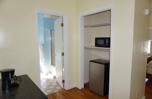 Block Island House | Experience The Hendrickson House: Spa, Breakfast & Family Fun