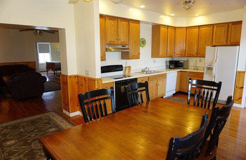 Block Island House | Experience The Hendrickson House: Spa, Breakfast & Family Fun