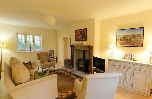 Tetbury House | Discover The Henhouse: Pet-Friendly 5-Star Retreat