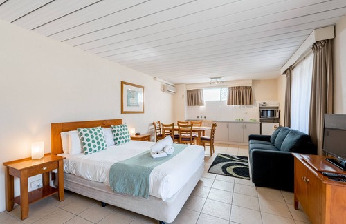 Tenterfield Hotel | Explore The Henry Parkes Motel Tenterfield: Family-Friendly Escape