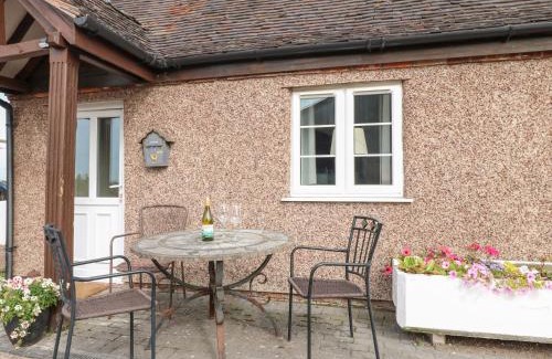 Little Haywood House | Family-Friendly Stay at The Hereford Lodge with Pets Welcome