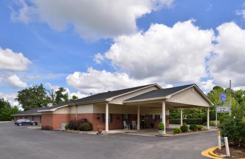 Huntingdon Hotel | Cozy Oceanfront Retreat at The Heritage Inn, Inc