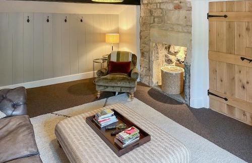 Ilkley House | Discover The Hermit Inn Hideout: Pet-Friendly Retreat