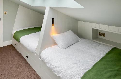 Ilkley House | Discover The Hermit Inn Hideout: Pet-Friendly Retreat