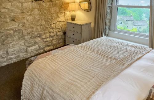 Ilkley House | Discover The Hermit Inn Hideout: Pet-Friendly Retreat