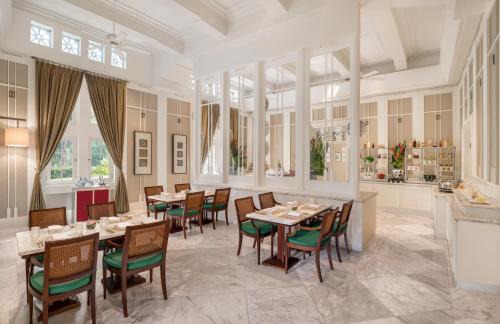 Menteng Hotel | Discover The Hermitage: 5-Star Hotel with Ocean Views