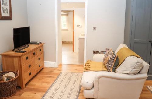 Ampney Crucis House | Family-Friendly Retreat at The Hermitage - Rated 9/10