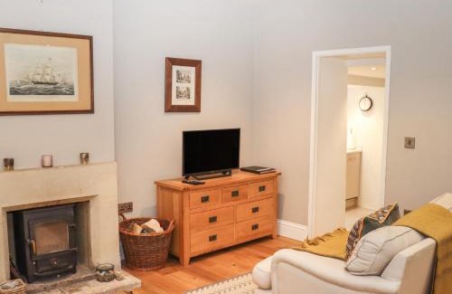 Ampney Crucis House | Family-Friendly Retreat at The Hermitage - Rated 9/10