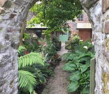 Torrington House | Discover The Hermitage: Pet & Child Friendly Retreat