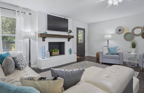 Ocean Springs House | Heron House: Game Room Retreat Near Beach and Downtown