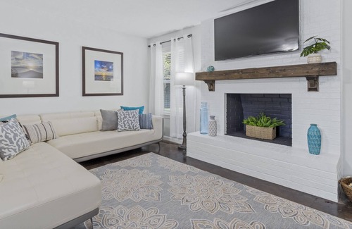 Ocean Springs House | Heron House: Game Room Retreat Near Beach and Downtown