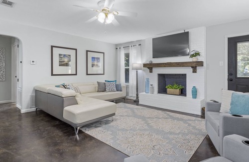 Ocean Springs House | Heron House: Game Room Retreat Near Beach and Downtown