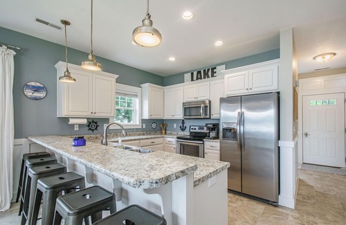 Brimfield House | Experience The Heron House @ Waldron Lake - Guest Rated 9.8