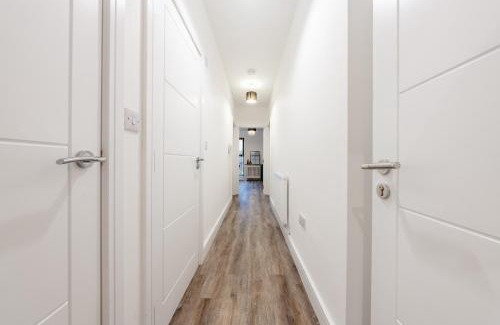 Potters Bar Apartment | Inviting Hertfordshire Hideaway - 2 Bed, Free Parking & Close to London