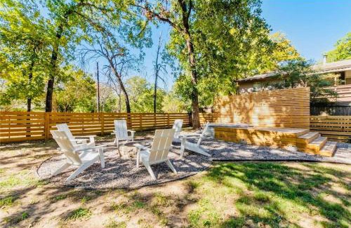 Tool House | Inviting Hickory House with Firepit & Cedar Creek Lake Access