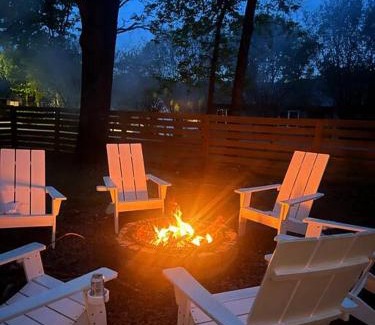 Tool House | Inviting Hickory House with Firepit & Cedar Creek Lake Access