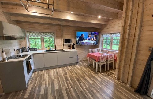 Darwin Cottage | Discover The Hidden Cottage: Spa Retreat & 10/10 Reviews