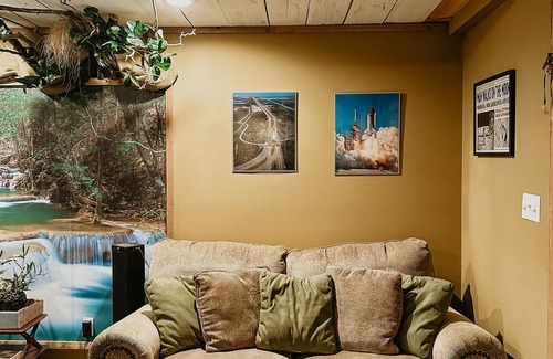 Mason House | Discover The Hidden Gem: Family-Friendly with Pool & Breakfast