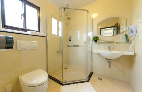 Dongshan Bed & Breakfast | Pet-Friendly Dan Dan Bed and Breakfast with Pool Access