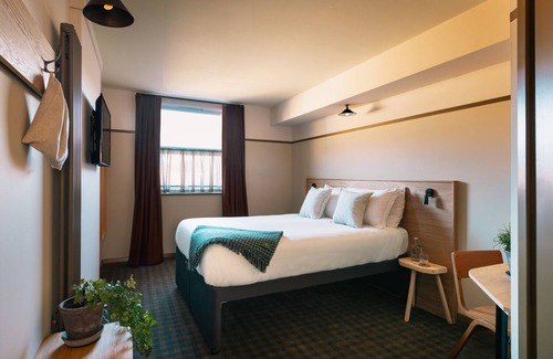 North East Derbyshire Hotel | THE HIDE