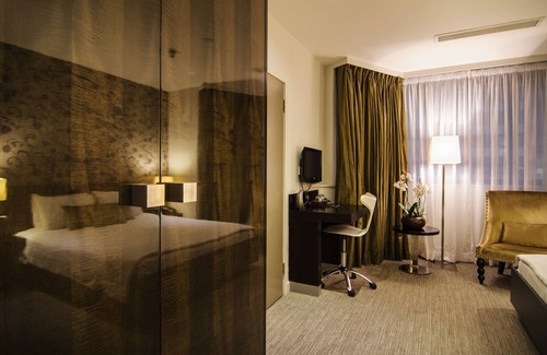 West Hendon Hotel | Unwind at The Hide London: Spa, Breakfast & Family Welcome