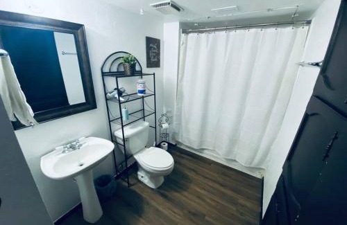 Humble House | Cozy Hideaway 4B/2B House Near IAH with Free Breakfast