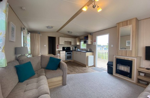 Cayton Bay House | Relaxing Hideaway Just 5 Minutes from the Beach