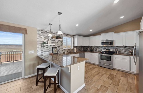 Greenehaven House | Inviting Hideaway with 50 Mile Views & Family-Friendly Amenities
