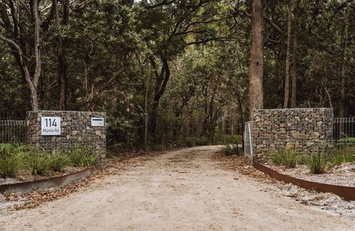 Myola Cabin | 'The Hideaway' at barranca Jervis Bay