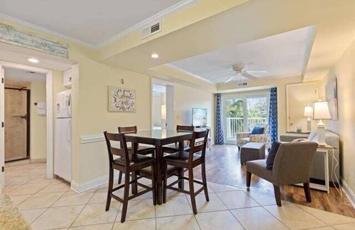 North Litchfield Beach Condo | Escape to The Hideaway at Pawleys: Pet-Friendly & Oceanview