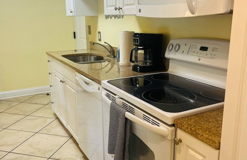 North Litchfield Beach Condo | Escape to The Hideaway at Pawleys: Pet-Friendly & Oceanview