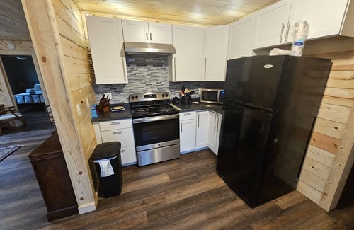 Mammoth Spring Cabin | Cozy Cedar Cabin: Pet Friendly Retreat in the Ozarks