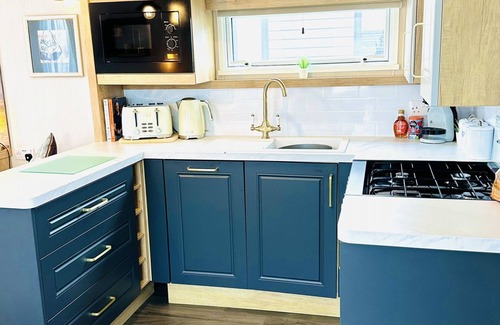 Cayton Bay House | Pet-Friendly The Hideaway at Cayton Bay with Ocean Views