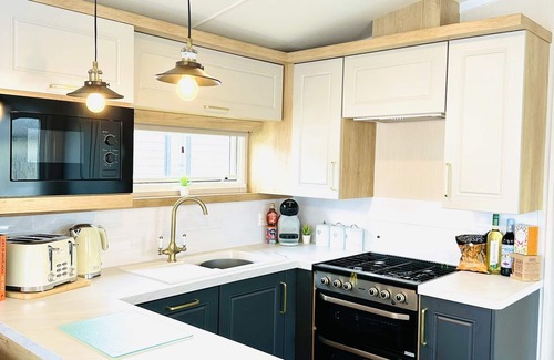 Cayton Bay House | Pet-Friendly The Hideaway at Cayton Bay with Ocean Views