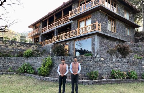 Kumarhatti Villa | Experience Comfort at The Hideaway Cottage with Spa & Dining