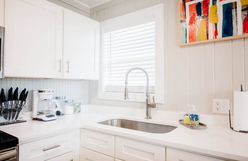 Surf City Apartment | Pet-Friendly Oasis at The Hideaway D - Beach Retreat