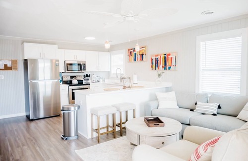 Surf City Apartment | Pet-Friendly Oasis at The Hideaway D - Beach Retreat