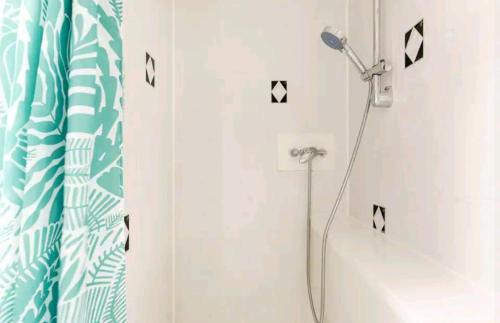 Roundham Apartment | Family-Friendly Hideaway Apartment Steps from the Beach