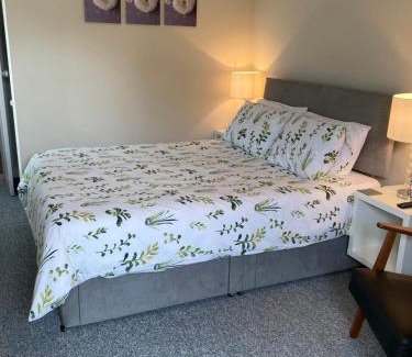 South Otterington House | Exceptional Stay at The Hideaway with Breakfast & Kitchen