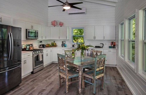 Estate Hull Hotel | Exclusive Hideaway Hull Bay Estate with Oceanfront Cottages