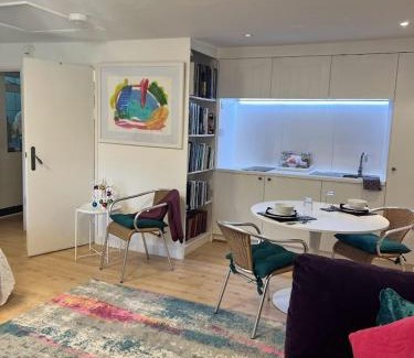 Gravesend Apartment | Top-Rated Getaway at The Hideaway - Kent