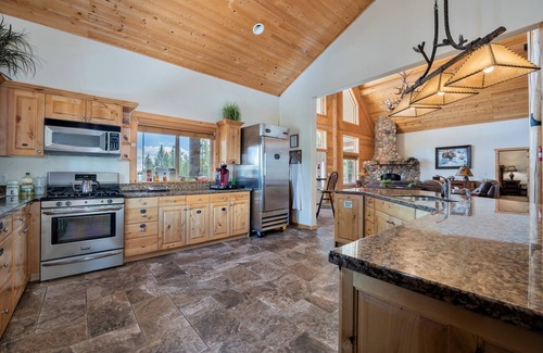 Island Park Cabin | Discover The Hideaway Lodge: Family-Friendly Retreat Awaits