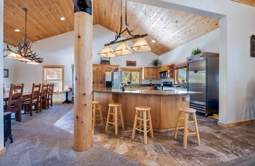 Island Park Cabin | Discover The Hideaway Lodge: Family-Friendly Retreat Awaits