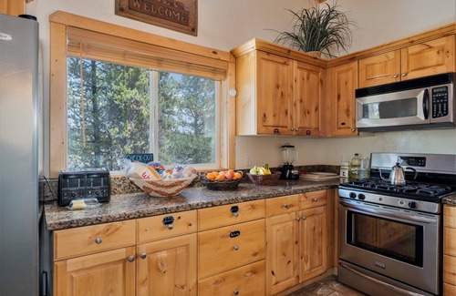 Island Park Cabin | Discover The Hideaway Lodge: Family-Friendly Retreat Awaits