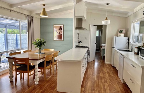 Waterhouse House | Discover The Hideaway Long Beach - Family-Friendly Comfort