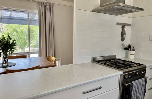 Waterhouse House | Discover The Hideaway Long Beach - Family-Friendly Comfort