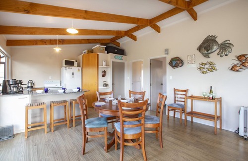 Omaha Cottage | Discover The Hideaway - Omaha Holiday Home with Ocean Views