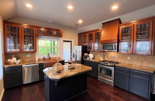Fresno House | Top-Rated Family Retreat at The Hideaway on Brown Ave.