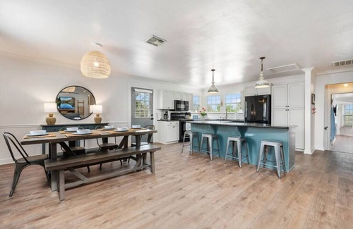 New Braunfels House | Serene Getaway at The Hideaway on Lake Dunlap with Pool